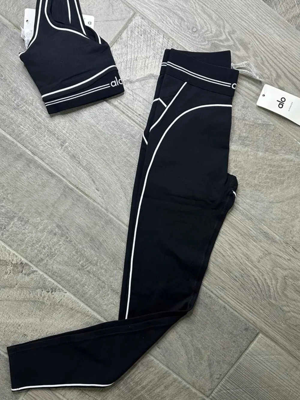 Alo Yoga Black Air Brush High Waist Heart Throb Leggings Set